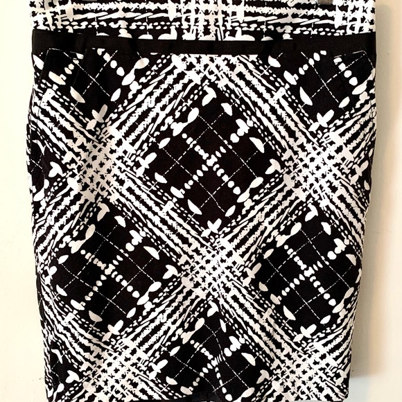 🦃 The Limited BW Abstract Pencil Skirt Size 8 - Picture 2 of 9
